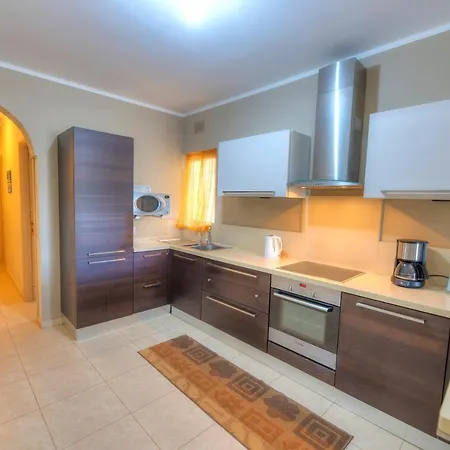 3 Bedroom Apt Overlooking Valley & Communal Pool Ecar1-1 Lägenhet *