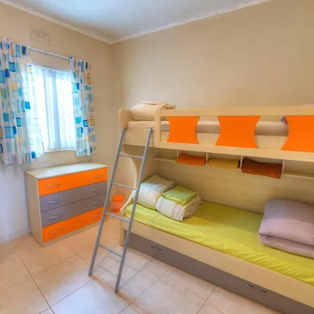 3 Bedroom Apt Overlooking Valley & Communal Pool Ecar1-1 * Qala