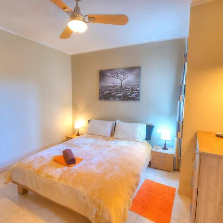3 Bedroom Apt Overlooking Valley & Communal Pool Ecar1-1 Lägenhet