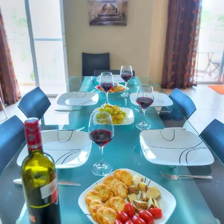 Lägenhet 3 Bedroom Apt Overlooking Valley & Communal Pool Ecar1-1 *