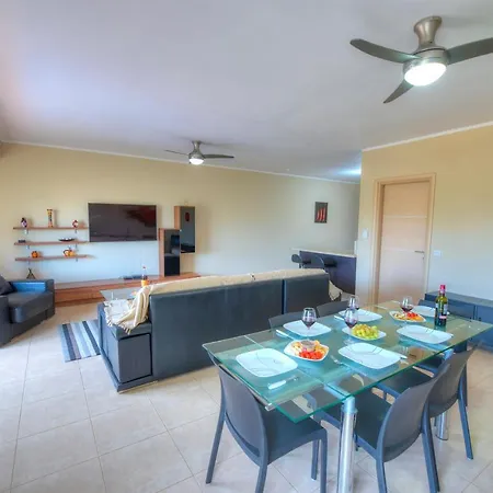 Lägenhet 3 Bedroom Apt Overlooking Valley & Communal Pool Ecar1-1