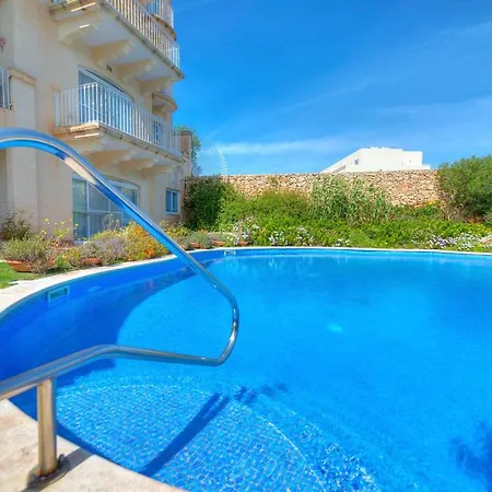 3 Bedroom Apt Overlooking Valley & Communal Pool Ecar1-1 *