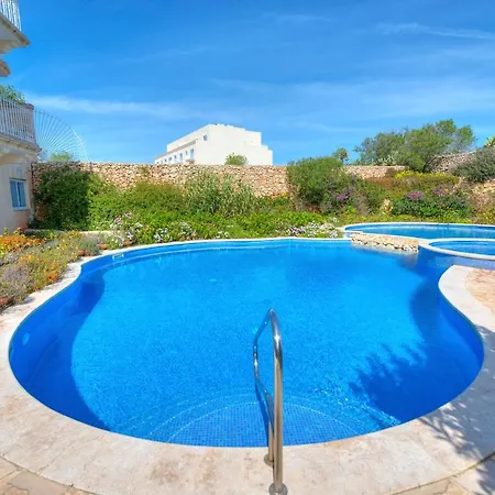 3 Bedroom Apt Overlooking Valley & Communal Pool Ecar1-1 *