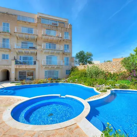 3 Bedroom Apt Overlooking Valley & Communal Pool Ecar1-1 * Qala