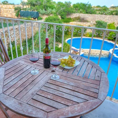 3 Bedroom Apt Overlooking Valley & Communal Pool Ecar1-1 * Qala