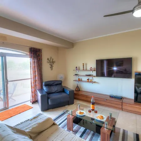 3 Bedroom Apt Overlooking Valley & Communal Pool Ecar1-1 アパート Qala