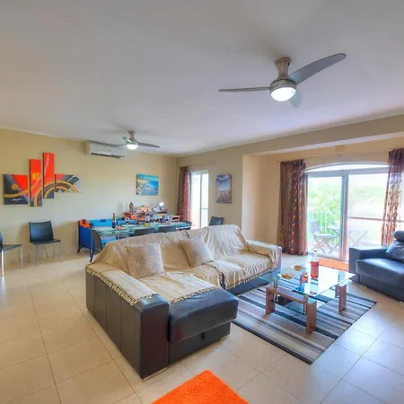アパート 3 Bedroom Apt Overlooking Valley & Communal Pool Ecar1-1 Qala