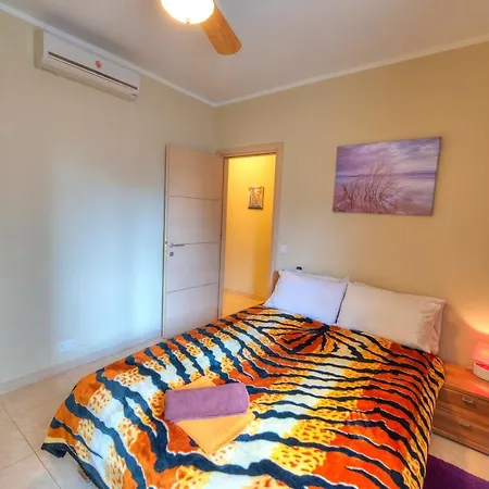 3 Bedroom Apt Overlooking Valley & Communal Pool Ecar1-1 アパート Qala